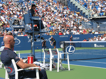 David Nalbandian serving