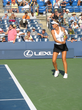 Victoria Azarenka warming up